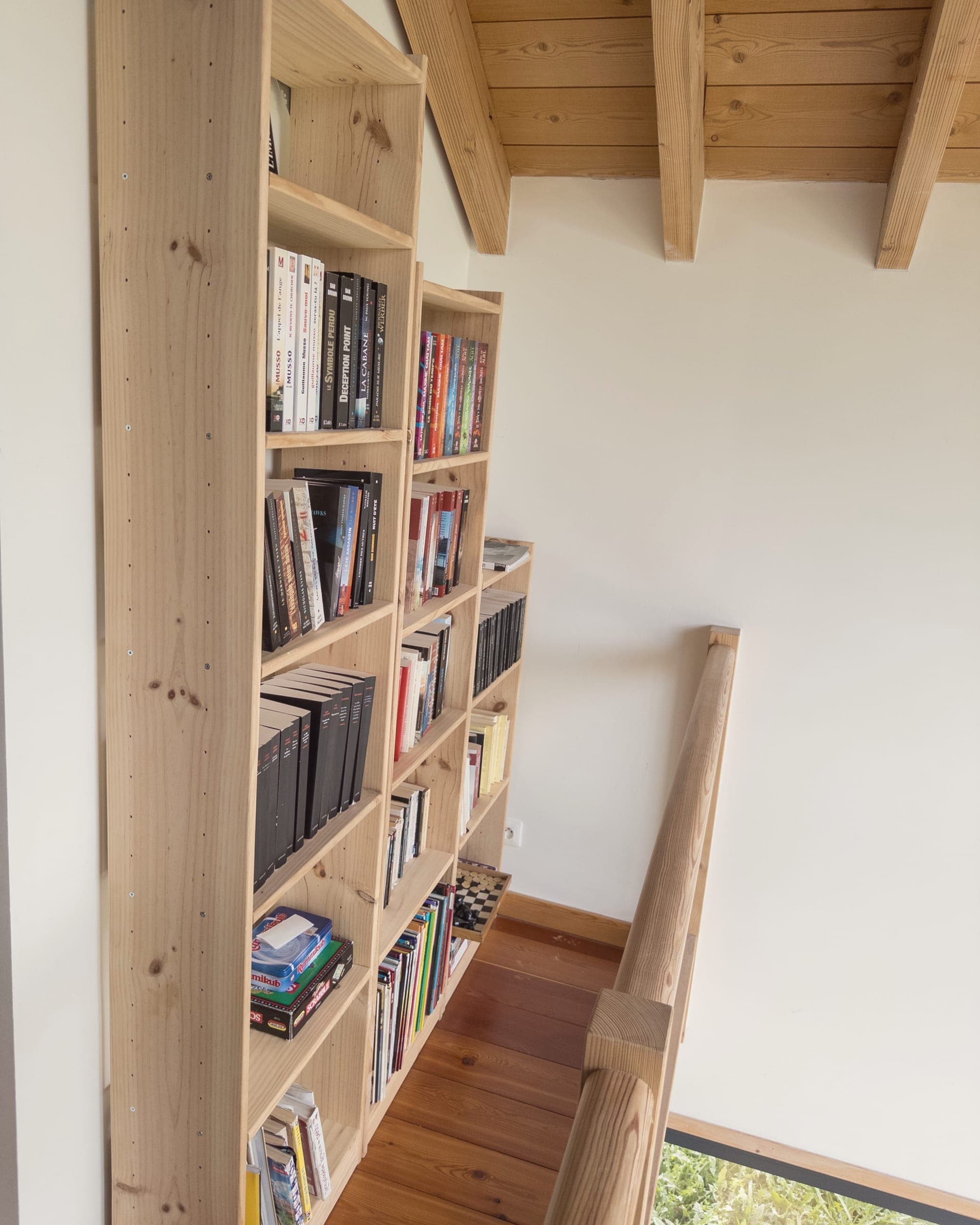 La bibliothèque de la mezzanine : livres et jeux de société